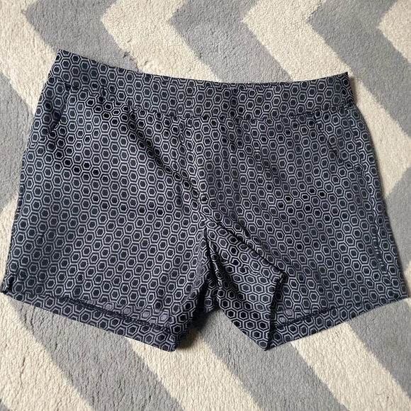 Size 10 Geometric Honeycomb Print Shorts - Picture 1 of 6
